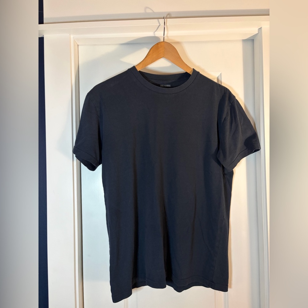 True Classic Crew Neck T-Shirt – Men’s Medium – Navy